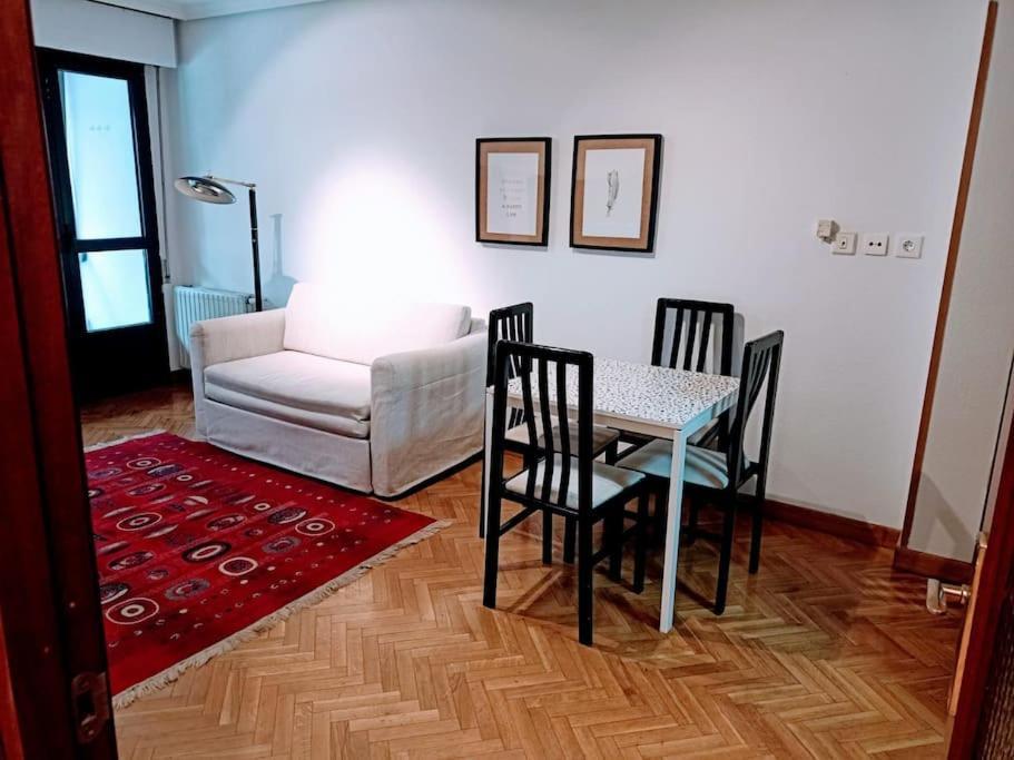 Apartamento Entre Estaciones Lejlighed Oviedo Eksteriør billede
